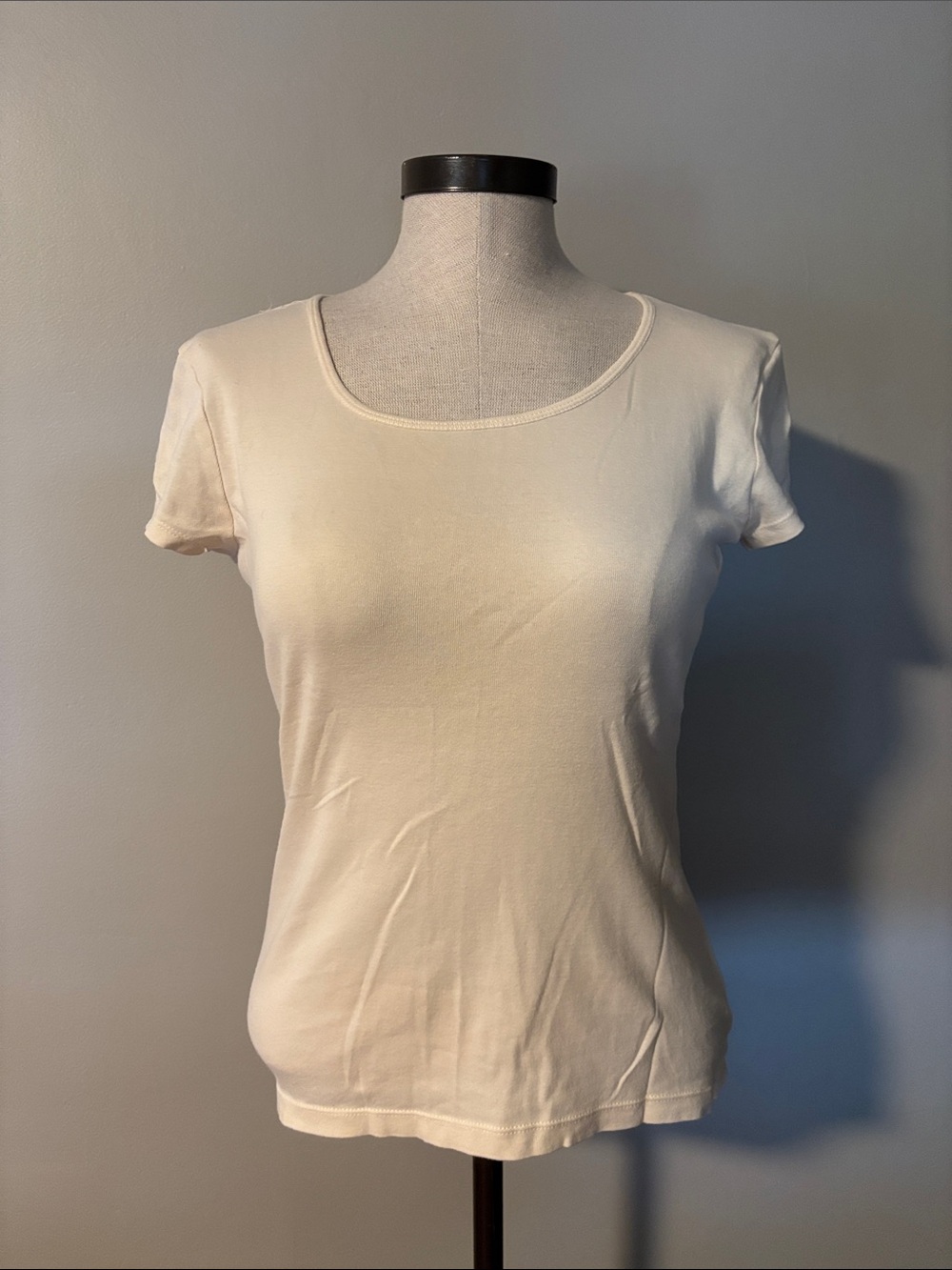 Women's Scoop Neck Short Sleeve Tee in Cream
